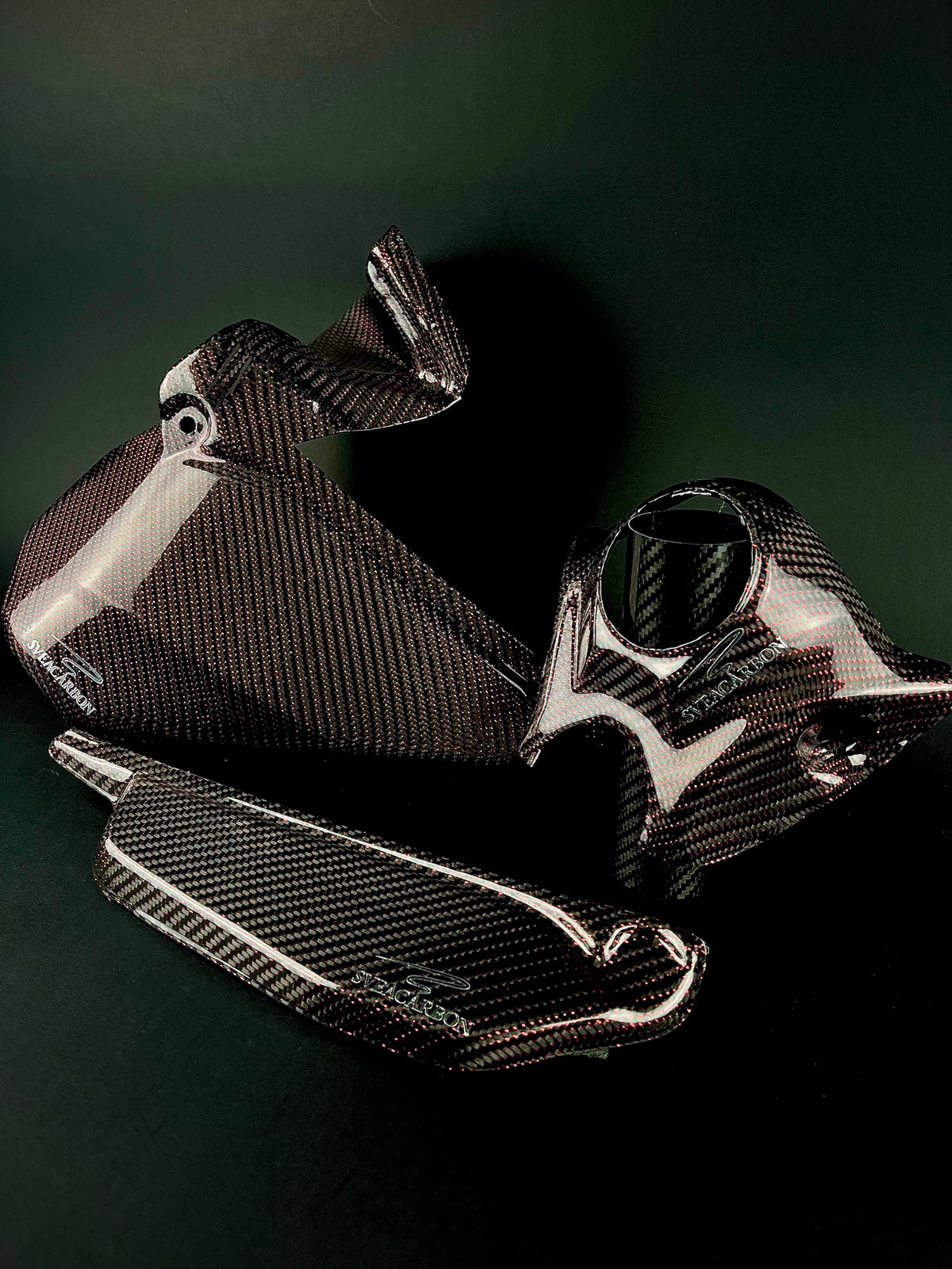 Sveacarbon carbon fiber lower tank cover – detail