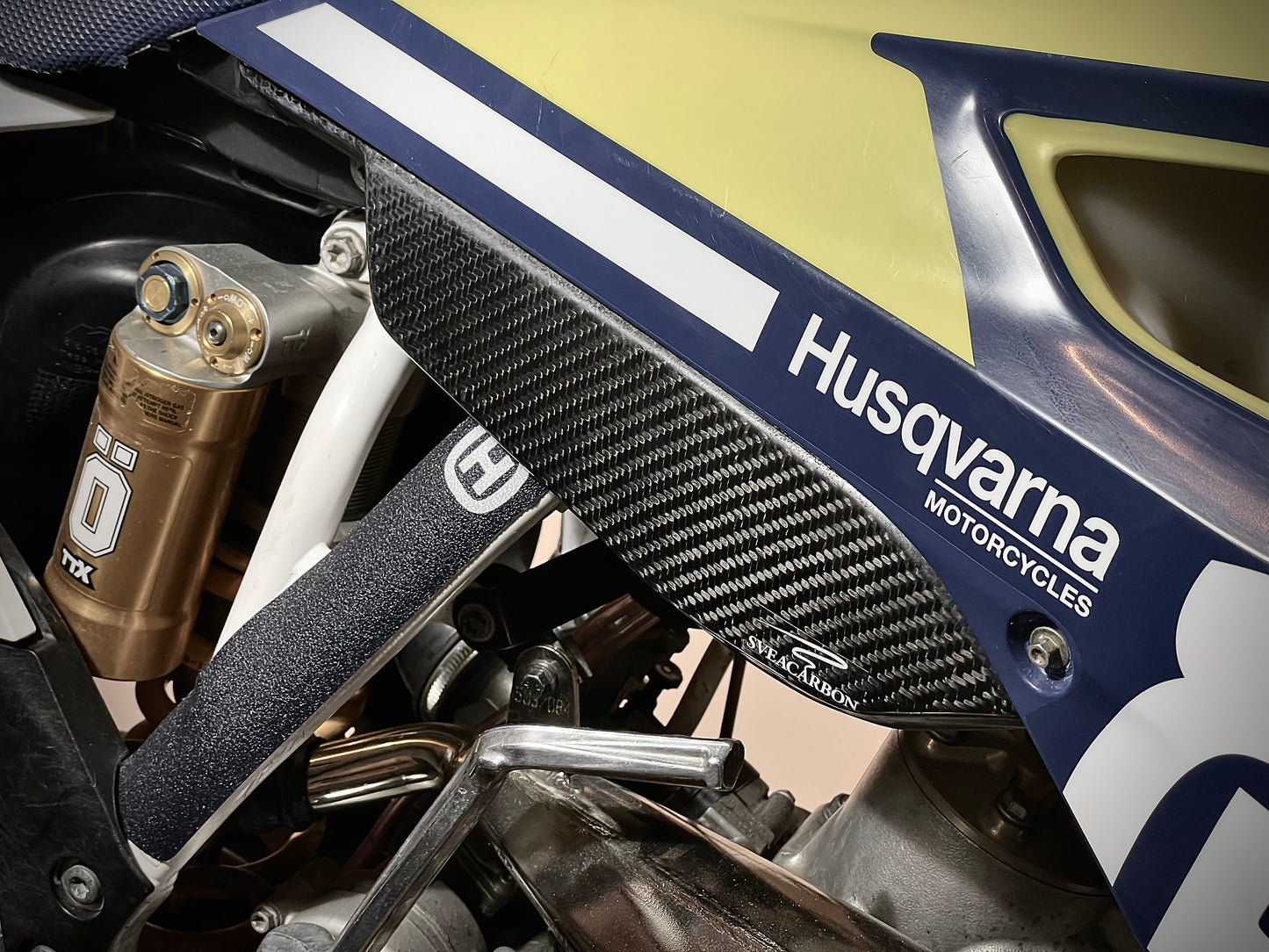 CARBON TANK LOW. COVER for HUSQVARNA TE 125